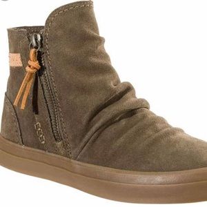 Sperry Crest Zone Sneaker in Olive